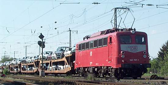 140 707 mit einem "Ford"-Ganzzug (10.05.01)