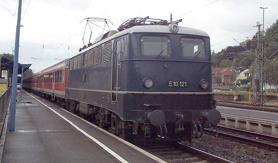 E10 121