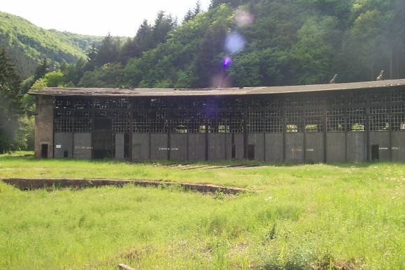 turntable and engine house (1999)