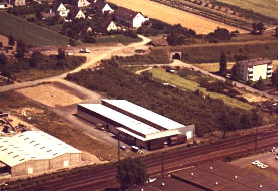 Bahndamm zur Br&uuml;cke